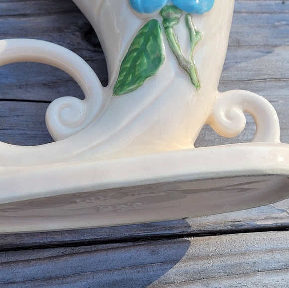 EUC Hull Art Light Peach Colored Vase with Blue Magnolia Flowers Made in USA - Picture 4 of 8